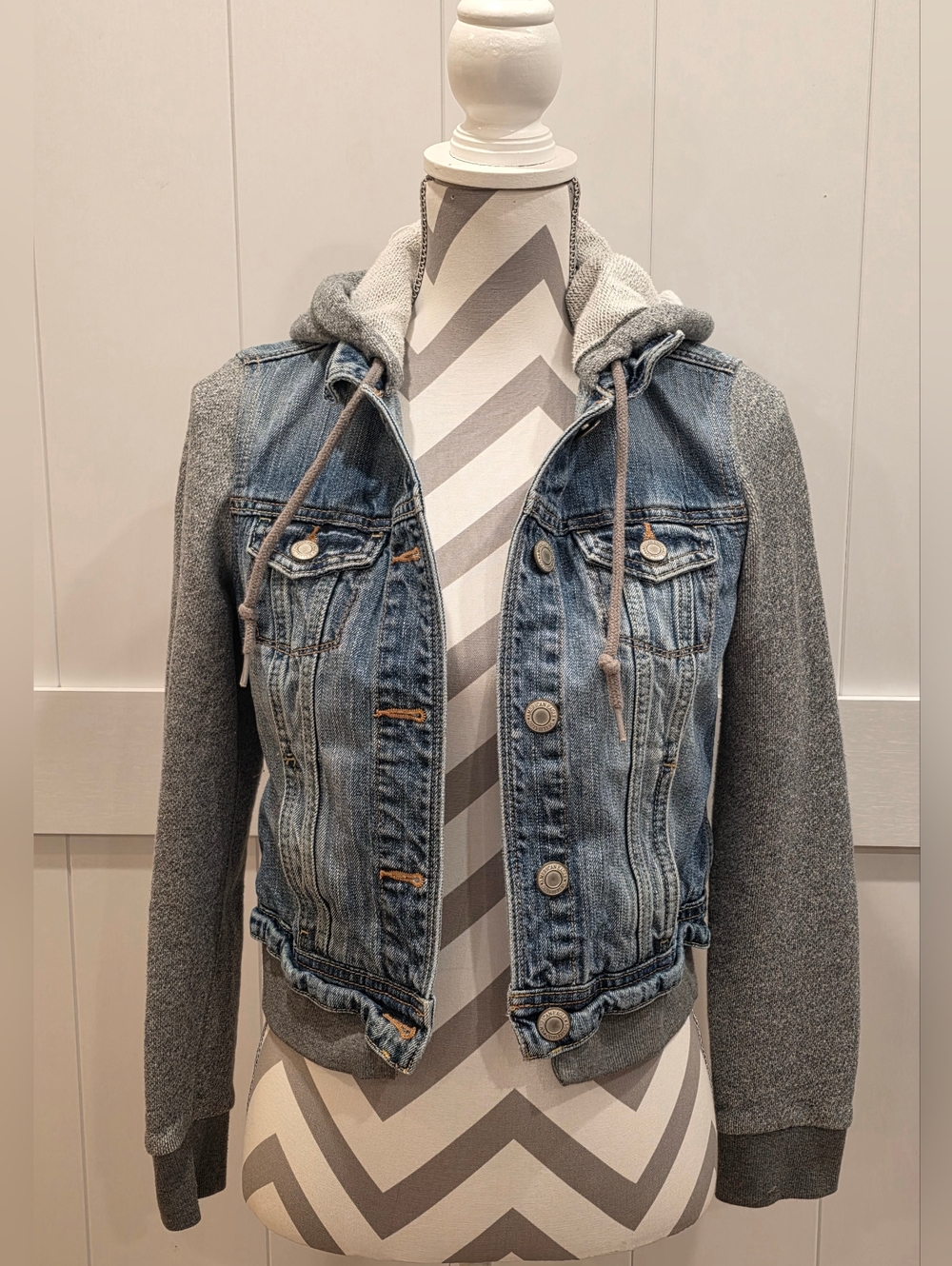 American Eagle Outfitters Women's Hooded Denim Jacket Size S